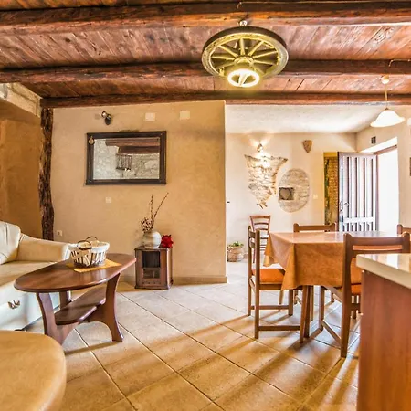 House Eleonora Apartment *