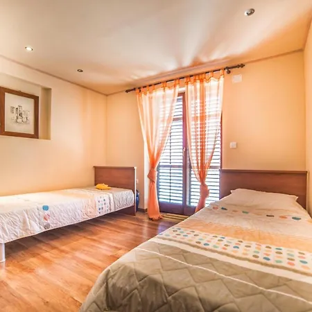 House Eleonora Apartment *